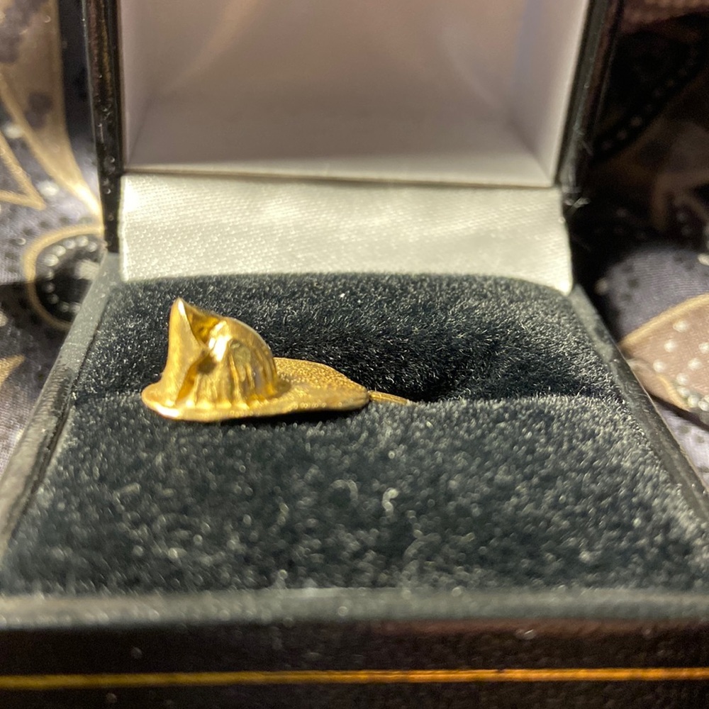 14kt gold firefighters had pendant